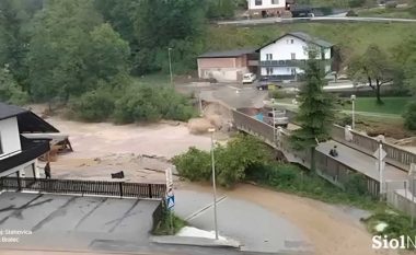 Shembet ura në Slloveni, vetura ndaloi në momentin e fundit