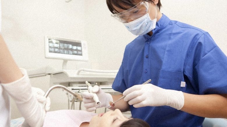 Japonezët janë të patejkalueshëm: Tani ata kanë shpikur një ilaç që do të bëjë që dhëmbët tanë të tretë të rriten