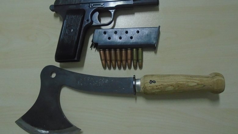 Plani operativ “Goditja”, arrestohet një person në Pejë – i gjendet armë e sëpatë  