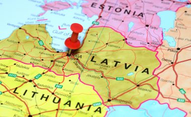 Vendet baltike përshpejtojnë planet për të dalë nga rrjeti elektrik i Rusisë