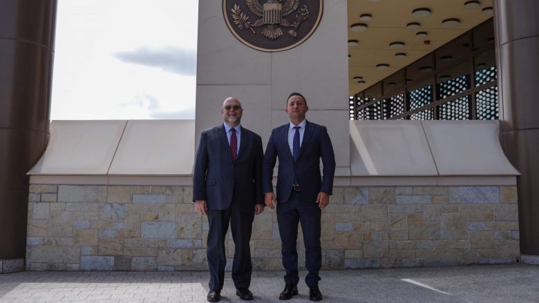 Ambasadori amerikan falënderon ish-ministrin Mehaj për bashkëpunimin e ngushtë