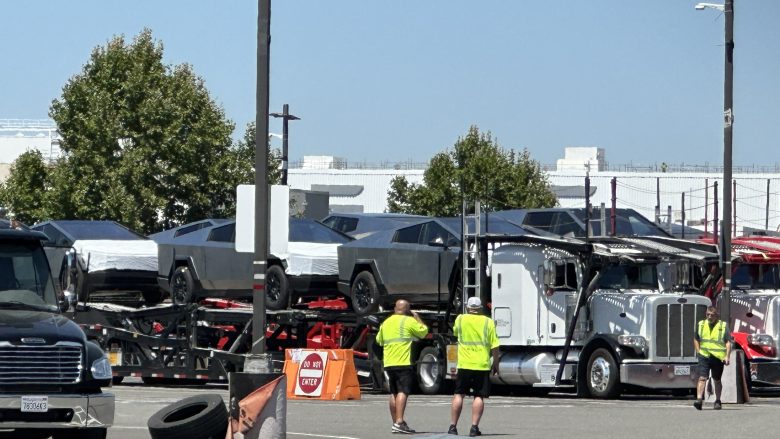 Dërgesat për Cybertruck-un e Tesla-s si duket do të nisin së shpejti, një numër i tyre u dërgua në fabrikën e Kalifornisë sipas imazheve në internet