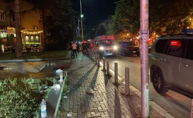 Gjendja e të lënduarve nga përleshja me armë zjarri në Prishtinë, SHKUK njofton se 17 persona kanë kërkuar ndihmë mjekësore