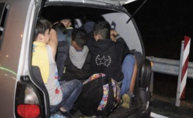 Ndalohet në Gjevgjeli një shtetas serb, transportonte ilegalisht emigrantë nga Siria