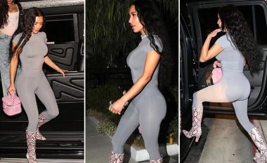 Kim Kardashian thekson linjat e trupit në kostumin e ngushtë, teksa merr pjesë në koncertin e reperit Drake