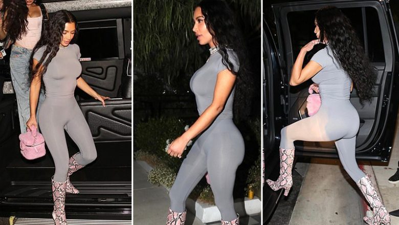Kim Kardashian thekson linjat e trupit në kostumin e ngushtë, teksa merr pjesë në koncertin e reperit Drake