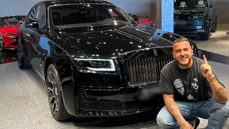 Mozzik bëhet me makinë ‘Rolls-Royce Ghost’: Dikur ka qenë ëndërr, sot parkohet në garazh