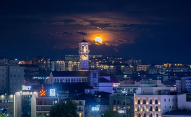 Fotografia e super Hënës në Prishtinë vlerësohet si ndër më të mirat në botë nga BBC