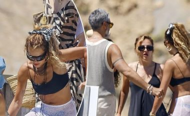 Rita Ora vazhdon të tregojë linjat trupore gjatë pushimeve me Taikan në Ibiza