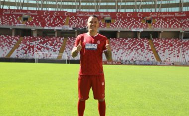 Rey Manaj zyrtarizohet te klubi i njohur turk