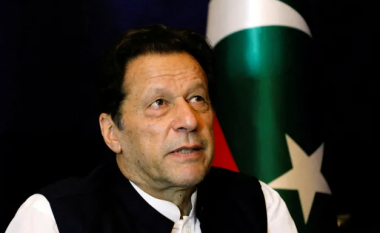 Dënohet me tre vjet burg ish-kryeministri pakistanez Imar Khan