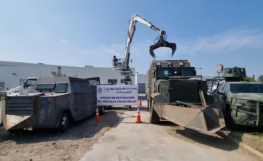 Kartelet brutale meksikane ndërtojnë kamionë përbindësh me frëngji mitralozësh