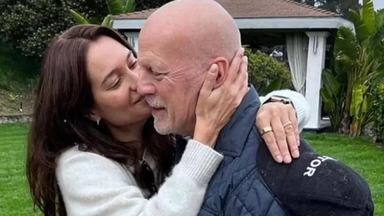Gruaja e Bruce Willis, Emma Heming pranon se kujdesi ndaj bashkëshortit nuk është i lehtë mes diagnozës së afazisë