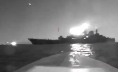 Shfaqen pamjet kur droni detar ukrainas sulmon anijen ruse