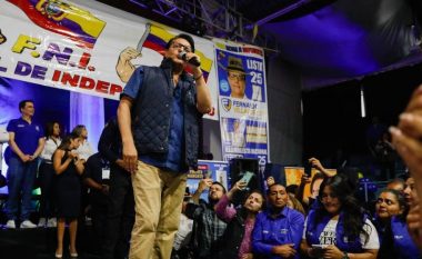 Kandidati opozitar për president i Ekuadorit vritet në një tubim politik