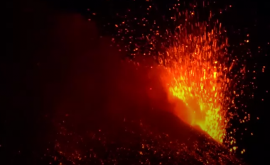 Shpërthen vullkani Etna, aeroporti i Katanias anulon fluturimet