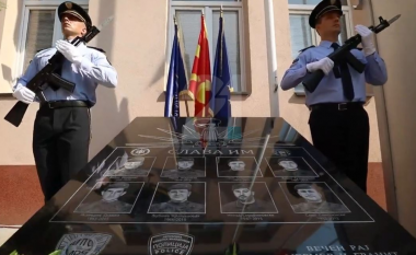 Kumanovë, vendoset përkujtimore për policët që vdiqën gjatë përleshjeve në “Lagjen e Trimave”