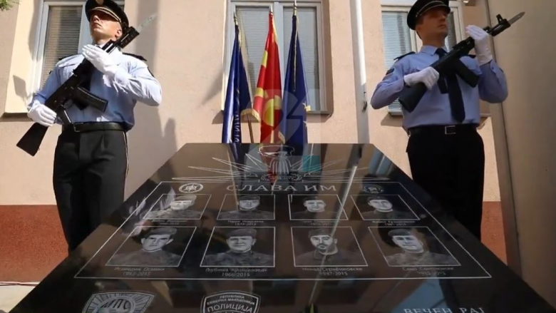 Kumanovë, vendoset përkujtimore për policët që vdiqën gjatë përleshjeve në “Lagjen e Trimave”