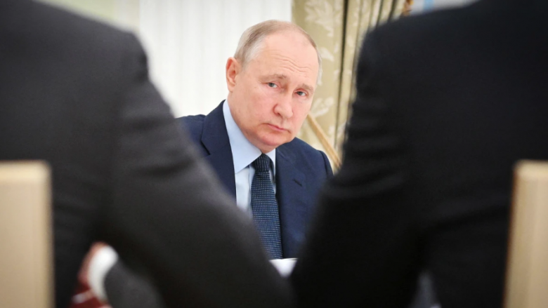 Zyrtarët rusë duket se po injorojnë urdhrat e Putinit – dhe shembujt e fundit e vërtetojnë këtë