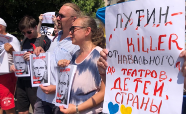 “Putini është vrasës”: Protestë në Podgoricë kundër presidentit rus
