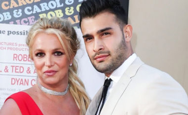 Britney Spears thyen heshtjen, flet për ndarjen nga Sam Asghari: Jam pak e tronditur