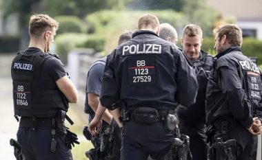 Simbole naziste dhe pornografi me fëmijë gjenden në bisedat e policisë gjermane
