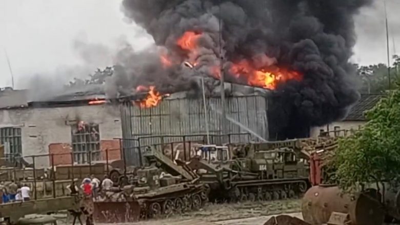 Zjarr i madh në një ndërtesë ushtarake në qytetin rus