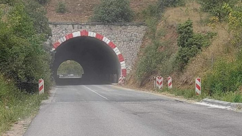 Hiqen pengesat, komunikacioni te tuneli i rrugës Shkup-Bllacë përkohësisht do të zhvillohet në dy korsi