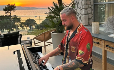 Luizi poston foto nga pushimet në Turqi, teksa shihet duke i rënë pianos: Muzika nuk fle kurrë