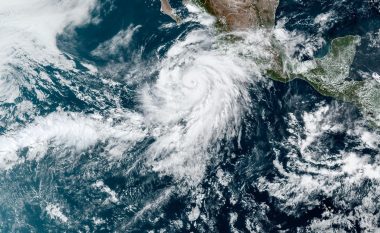 Uragani Hilary shkon drejt Meksikës dhe Kalifornisë