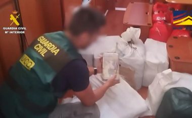 Kapen 700 kilogramë kokainë në Spanjë – arrestohet një serb dhe një kroat