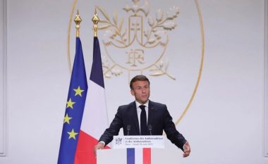 Macron paralajmëron masa për Kosovën dhe Serbinë nëse nuk “sillen me përgjegjësi”
