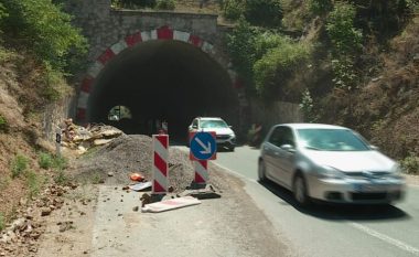 Vazhdon kaosi në aksin Shkup-Bllacë, kompania që riparon tunelin në pushim vjetor