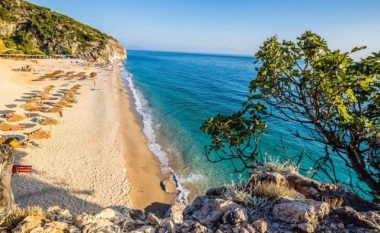 Mëngjes dhe drekë me 4 euro, turistët low-cost sjellin pak fitim për Shqipërinë