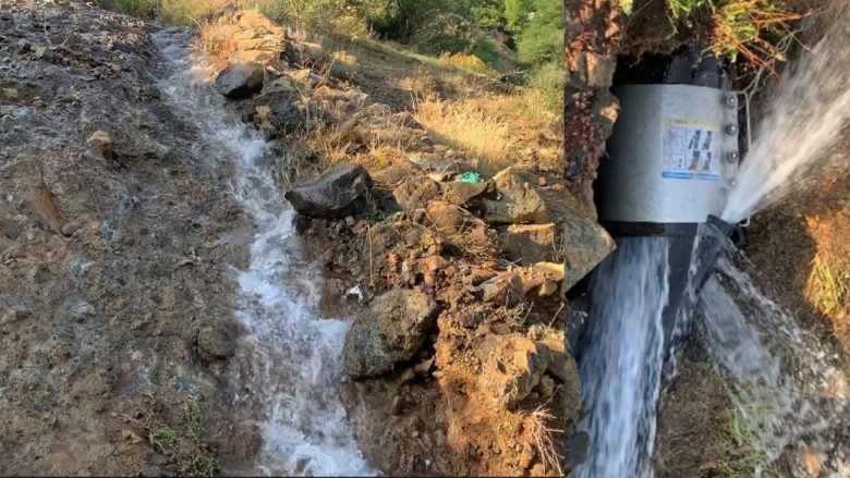 Shpërthen tubacioni i ujësjellësit në Bulqizë, banorët rrezikojnë të mbeten pa ujë