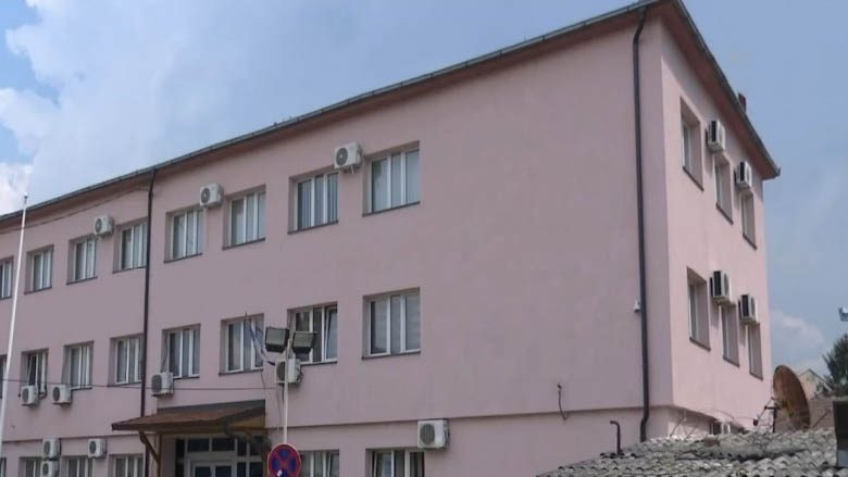Shtyhet afati për dy javë për lirimin e ndërtesës së Komunës në Mitrovicën e Veriut