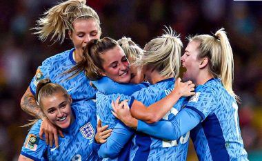 Anglia e mposht Australinë, i bashkohet Spanjës në finalen e Kupës së Botës për femra