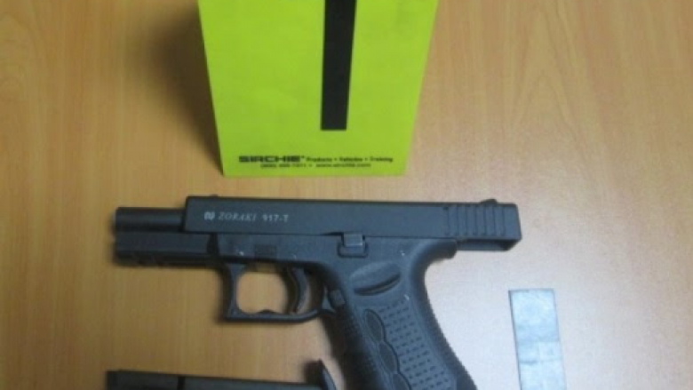 Policia konfiskon një armë në një aheng familjar në Vushtrri