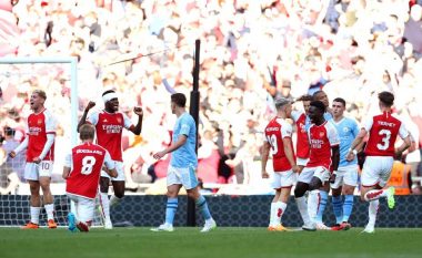 Arsenali i gëzohet trofeut të Community Shield që e fitoi përballë Cityt