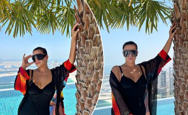 Big Mama pozon me bikini nga pushimet në Dubai