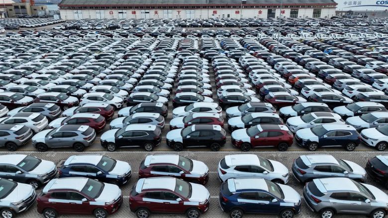 Vazhdon të bie shitja e makinave në Kinë