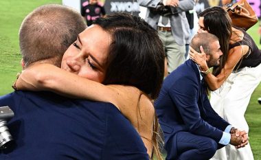 Puthje e përqafime në fushë, Victoria Beckham i gëzohet bashkë me Davidin fitores së trofeut të Inter Miamit