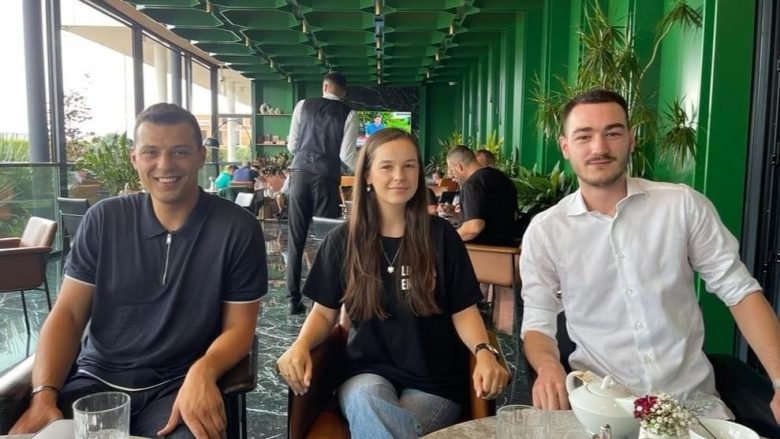 Djemtë e Hashim Thaçit dhe Kadri Veselit aktivë në parti, Memli Krasniqi krenar me ta