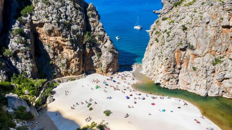 E keni vizituar? Ky plazh u shpall më i bukuri në Evropë për vitin 2023