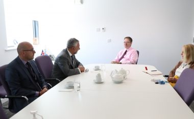 Ambasadori britanik takohet me shefin e EULEX-it, flasin për situatën në veri të Kosovës