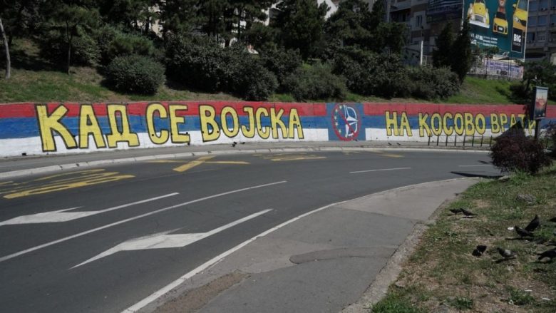 Aktivistët në Serbi, thirrje autoriteteve të reagojnë ndaj grafiteve “Kur ushtria të kthehet në Kosovë”