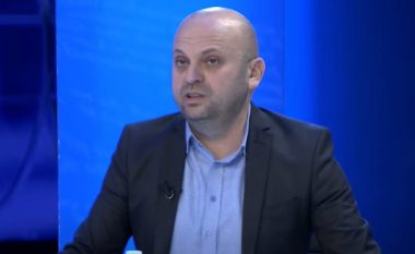 Mushkolaj: Shqetësuese deklaratat e Macronit lidhur me rishikimin e politikës ndaj regjimit të vizave me Kosovën