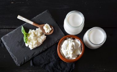Çfarë vërtet bëjnë jogurti dhe kefiri për trupin tonë?