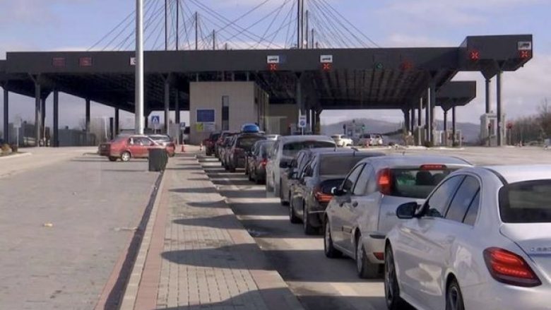 Deri në shtatë orë e gjysmë pritje në Merdar, për të dalë nga Kosova