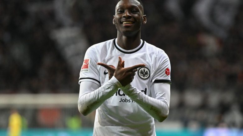 PSG dërgoi ofertën e parë zyrtare, Eintracht refuzoi 70 milionë euro për Kolo Muanin – situata aktuale e bisedimeve dhe qëndrimi i lojtarit